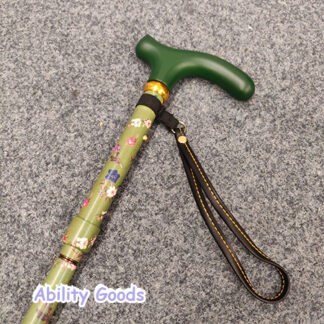 contrasting dark green petite handle and handy wrist strap