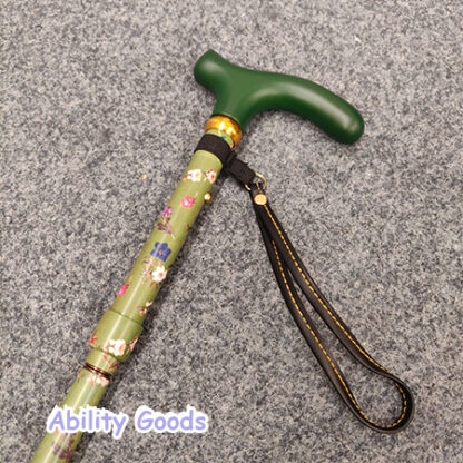 contrasting dark green petite handle and handy wrist strap